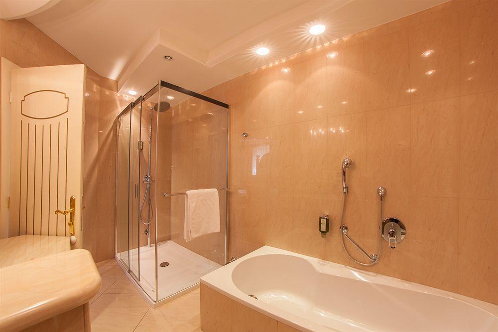 Cityhotel Goldener Adler B&B Chiusa Eksteriør bilde