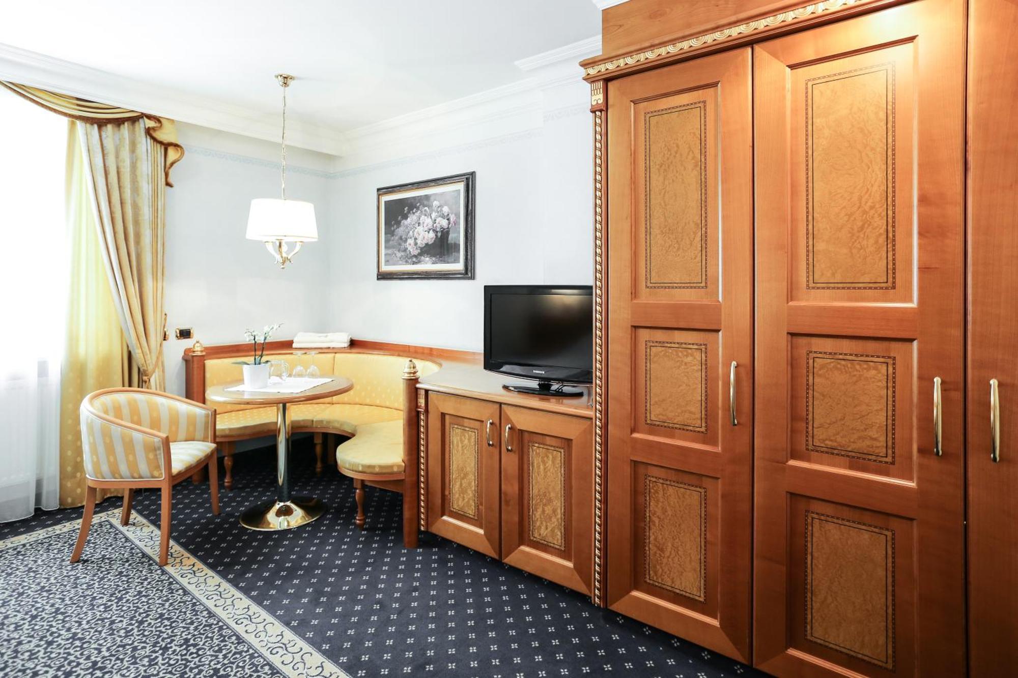 Cityhotel Goldener Adler B&B Chiusa Eksteriør bilde